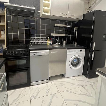 Nifty 2 Bedroom Flat In Goswell Rd Лондон Экстерьер фото